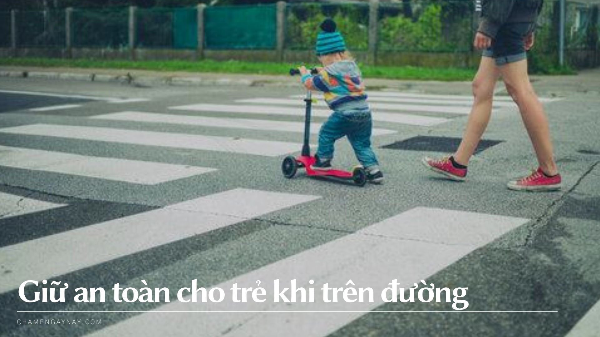 Giữ an toàn cho trẻ khi ra đường
