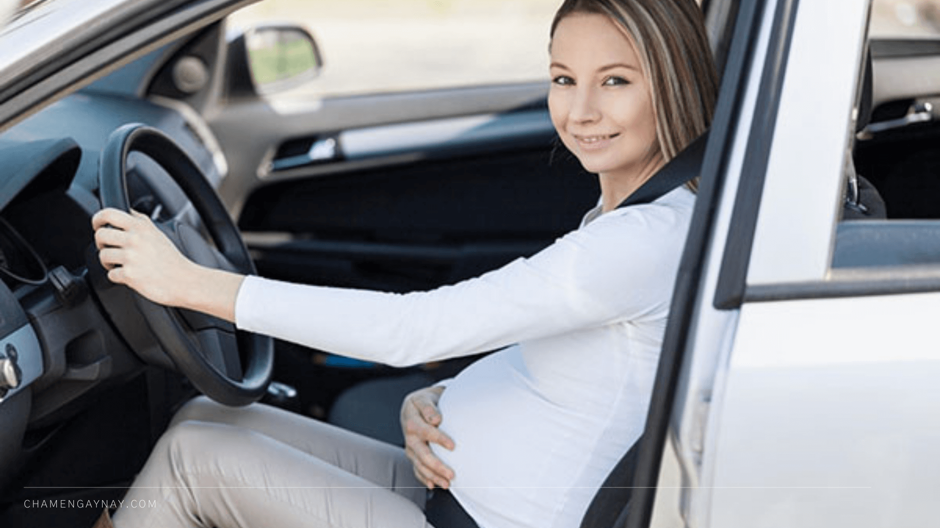 Phụ nữ mang thai lái xe